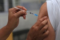Pernambuco recebe 948 mil doses de vacina contra a gripe e antecipa campanha de imunização